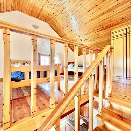 Renas Maisonette Unit 1 Near By Dadovillas شقة