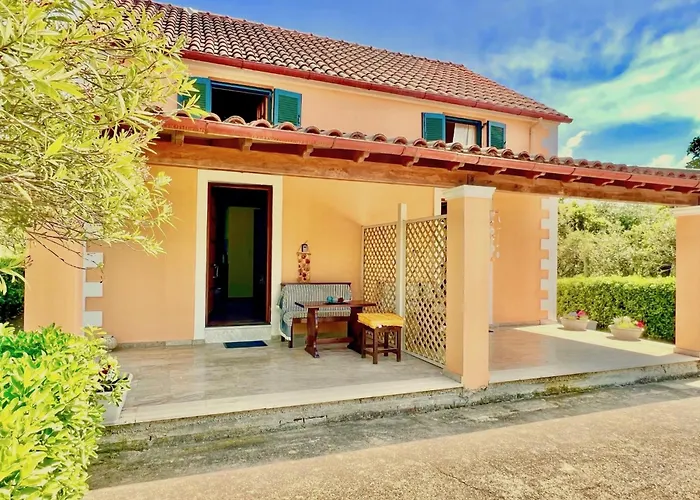 Renas Maisonette Unit 1 Near By Dadovillas Apartment