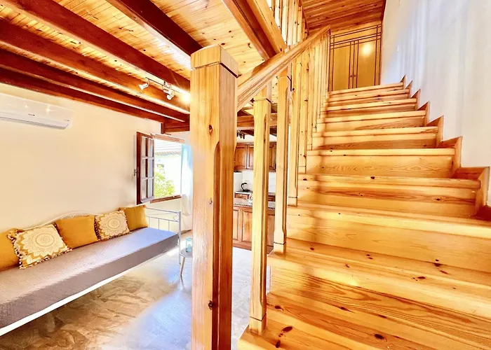 Renas Maisonette Unit 1 Near By Dadovillas Apartamento