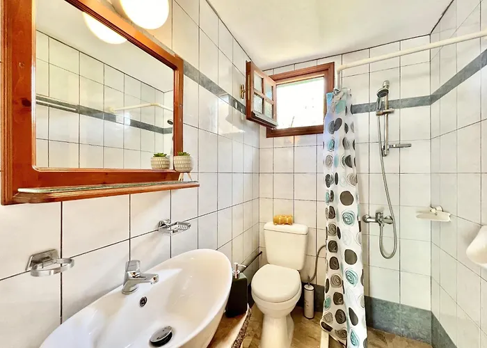 Renas Maisonette Unit 1 Near By Dadovillas Apartamento *
