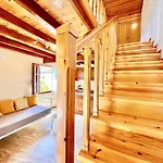 Renas Maisonette Unit 1 Near By Dadovillas Apartament