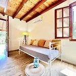 Renas Maisonette Unit 1 Near By Dadovillas