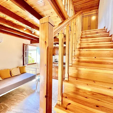 Renas Maisonette Unit 1 Near By Dadovillas Apartament